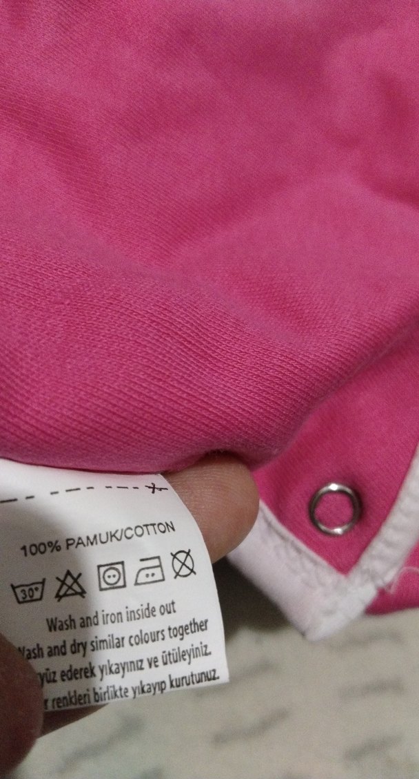 Renkli Baskılı Pembe Bebek Önlüğü - Görsel 3