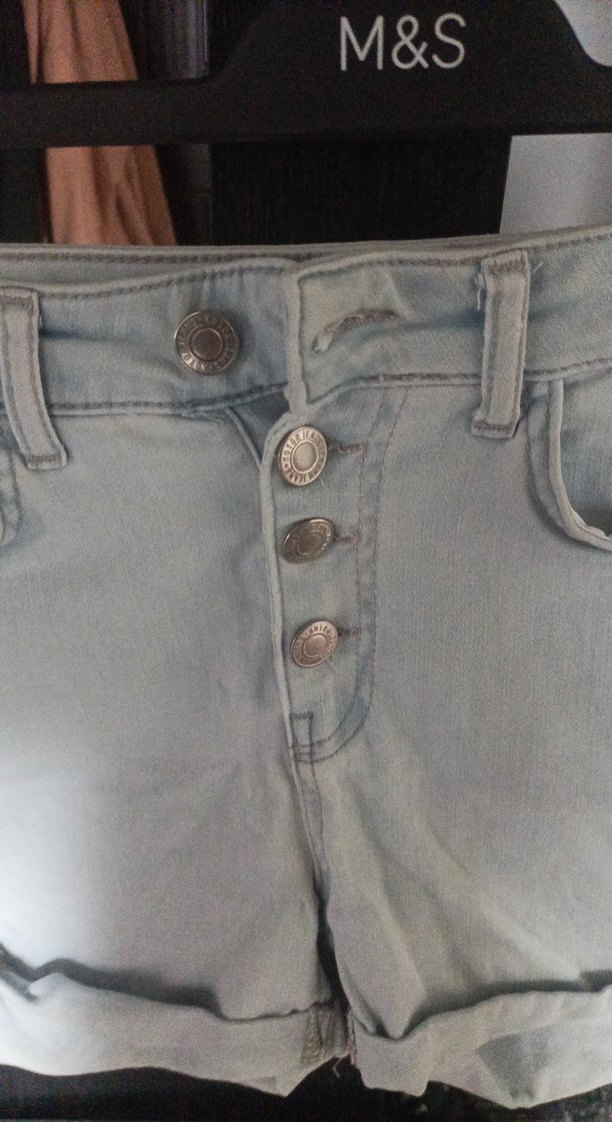 açık mavi Mini Düğmeli Kadın Denim Şort - Görsel 4