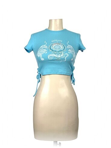Bershka T-shirt %70 İndirimli.