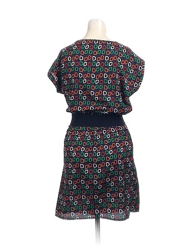 m Beden PreLoved Kısa Elbise %70 İndirimli.
