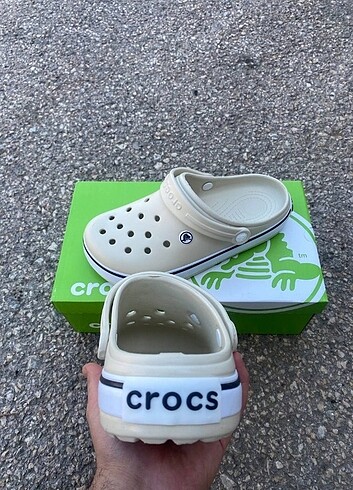 37 Beden ten rengi Renk CROCS TERLİK