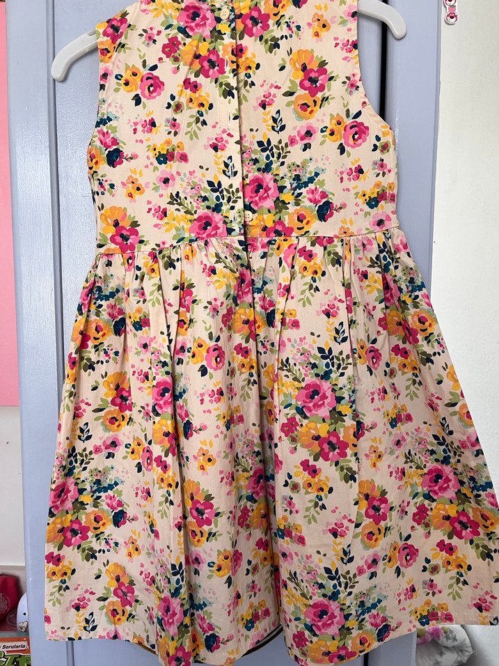 Çiçek Desenli Kolsuz Kız Elbisesi - Görsel 3