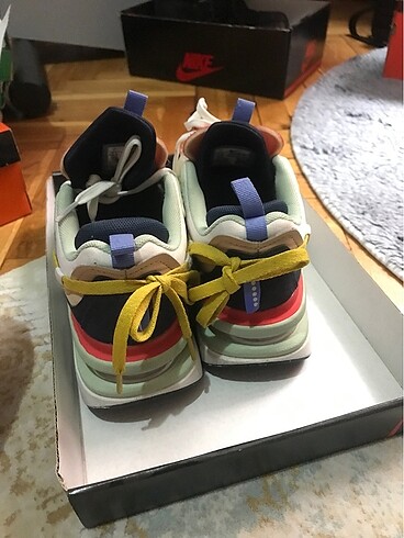40 Beden çeşitli Renk Nike spor ayakkabı