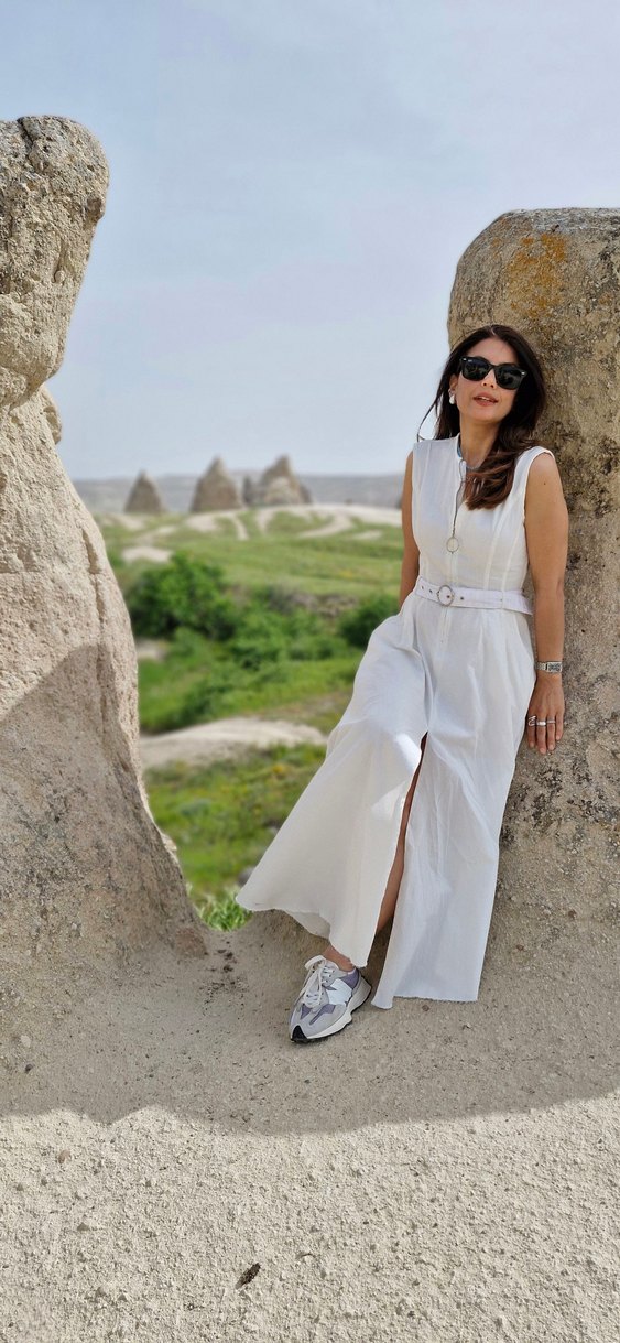 Beyaz V Yaka Kolsuz Uzun Elbise - Görsel 4