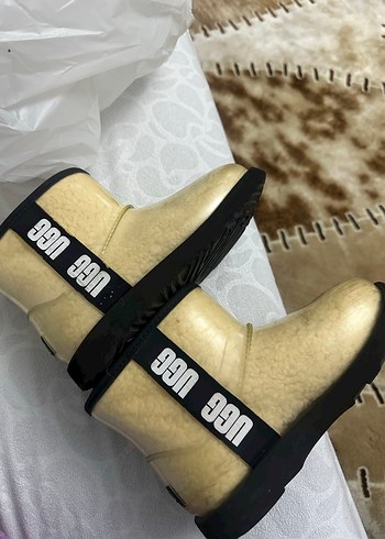 Ugg diğer
