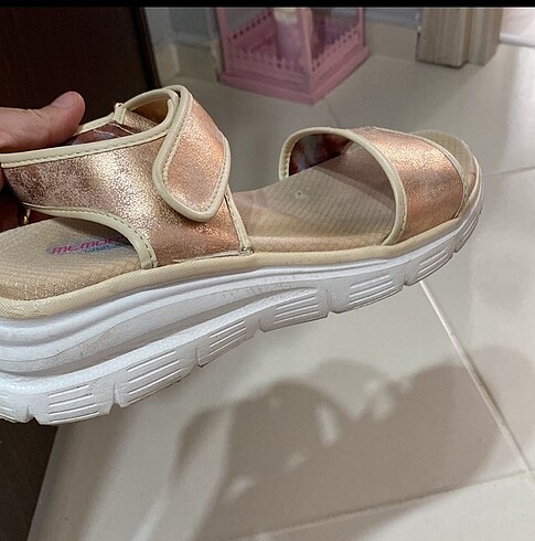 39 Beden ten rengi Renk Skechers sandalet