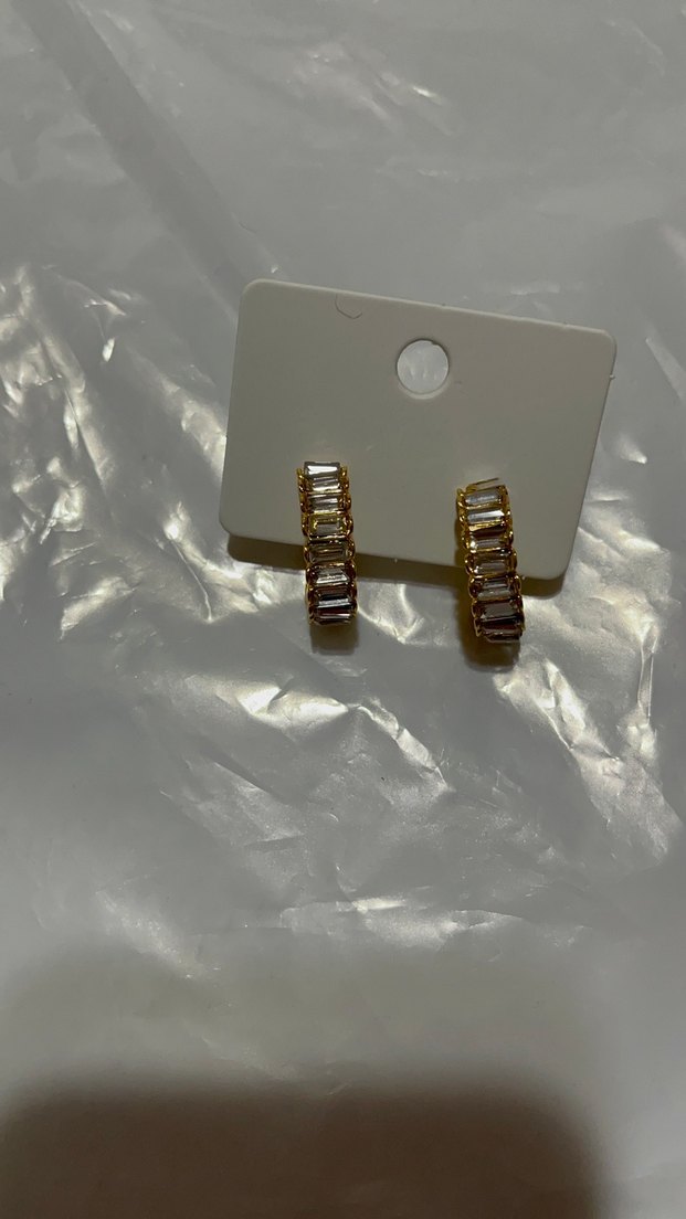 Altın Renk Mini Payetli Küpeler - Görsel 4