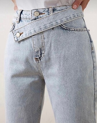 Asimetrik açık mavi jean