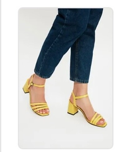 Sarı topuklu sandalet