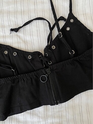 Trendyol & Milla Önü bağcık detaylı crop