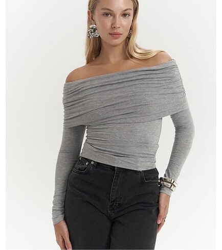 MAİ COLLECTİON CARMEN YAKA BLUZ