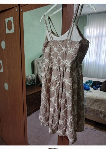 Zara Dantel İşlemeli Bej Midi Elbise