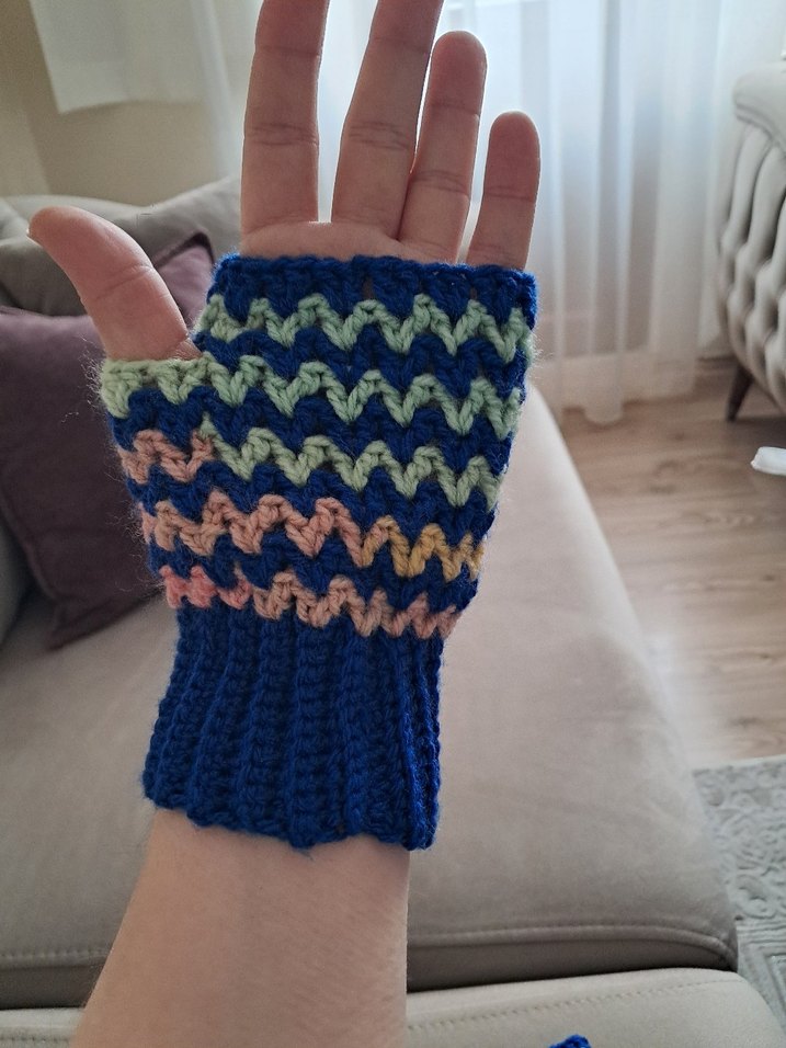 Renkli Örgü Kadın Eldiveni - Görsel 2