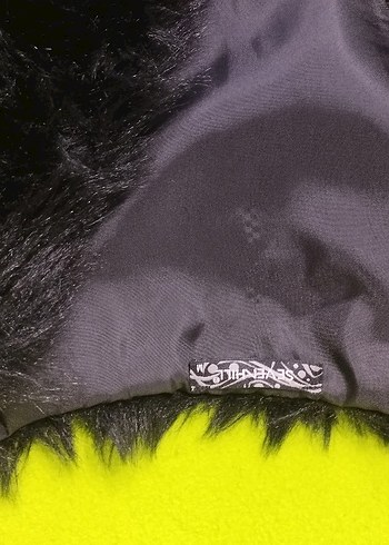 Siyah Kürklü Kadın Yelek - Görsel 2