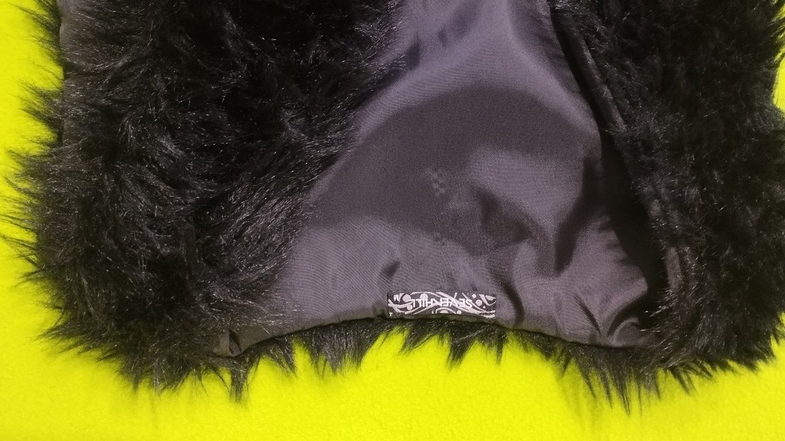 Siyah Kürklü Kadın Yelek - Görsel 2