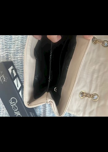 Guess Zincir Detaylı Altın Rengi Deri Kadın Çanta - Görsel 4