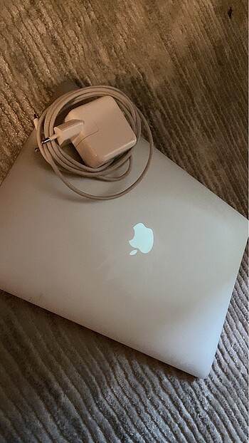 MacBook Air Lisanslı bilgisayar