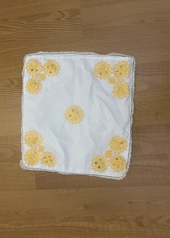 Nakışlı Beyaz yastık kılıfı