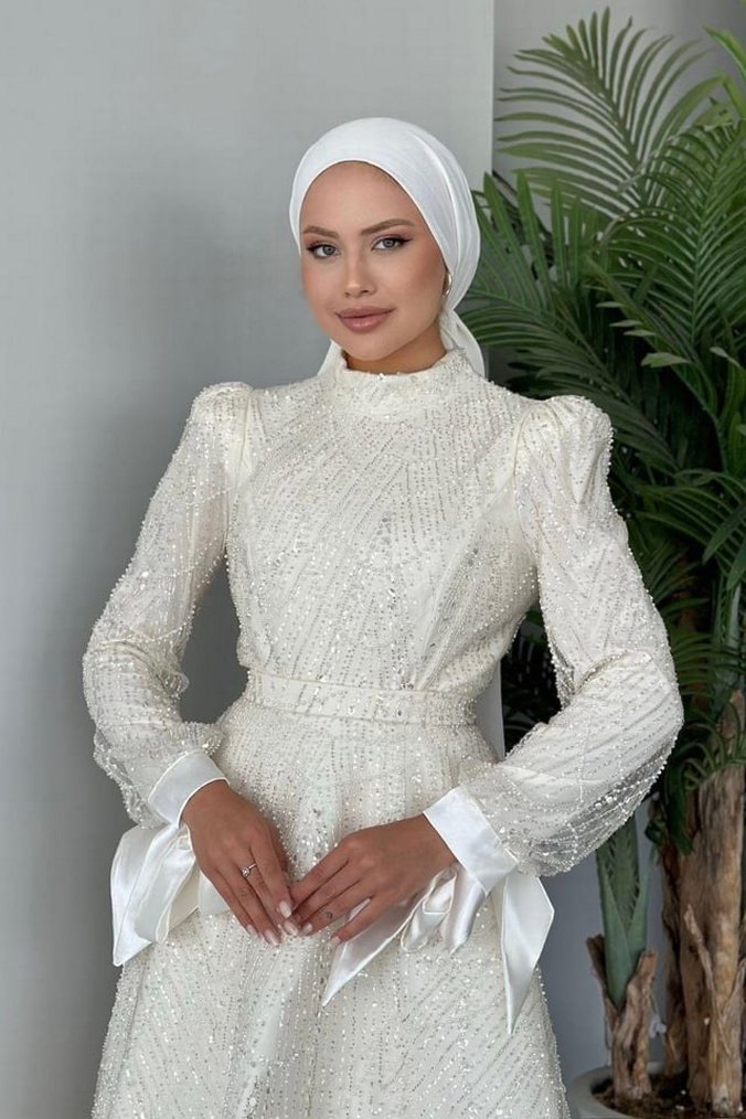 Uzun Kollu İşlemeli Beyaz Tesettür Abiye - Görsel 3