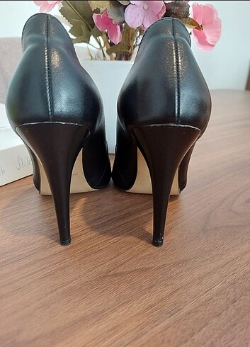 36 Beden Siyah Stiletto Topuklu Ayakkabı 
