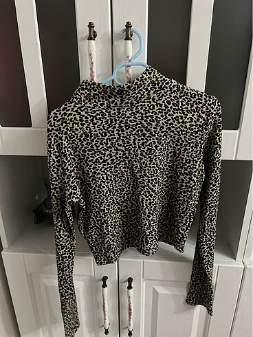 Yarım balıkçı leopar desenli bluz