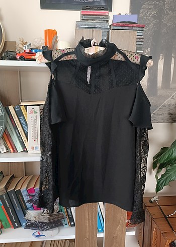 s Beden Dantel Detaylı Siyah Gotik Yüksek Yakalı Bluz