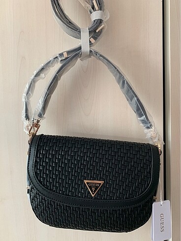 Guess siyah çanta etiketli