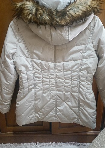 Kürk Detaylı Beyaz Kadın Kışlık Mont - Görsel 2