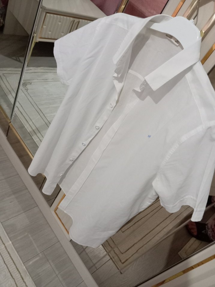 Düğmeli Beyaz Kısa Kollu Gömlek - Görsel 2