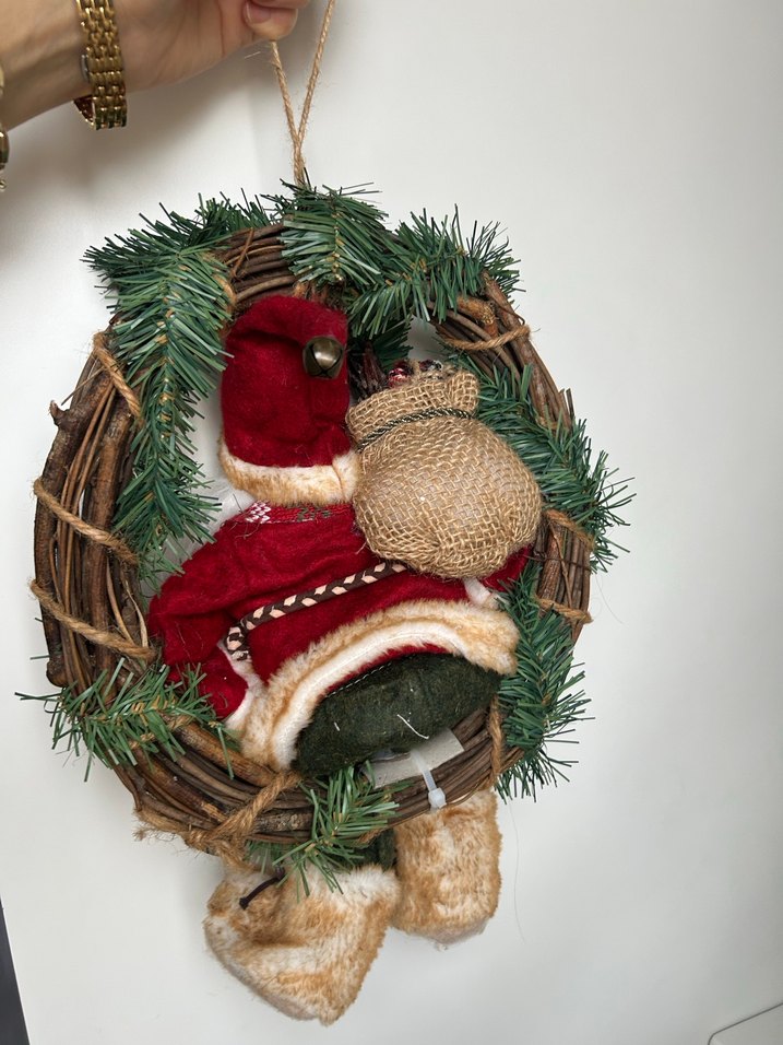 Renkli Noel Baba figürü ve çelenk kapı süsü - Görsel 2