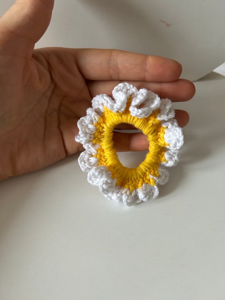 Sarı Beyaz Fırfırlı Örgü Toka - Görsel 2