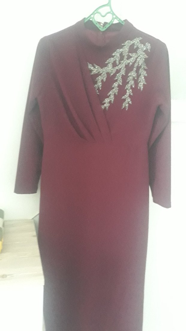 Bordo İşlemeli Drapeli Uzun Abiye Elbise - Görsel 2