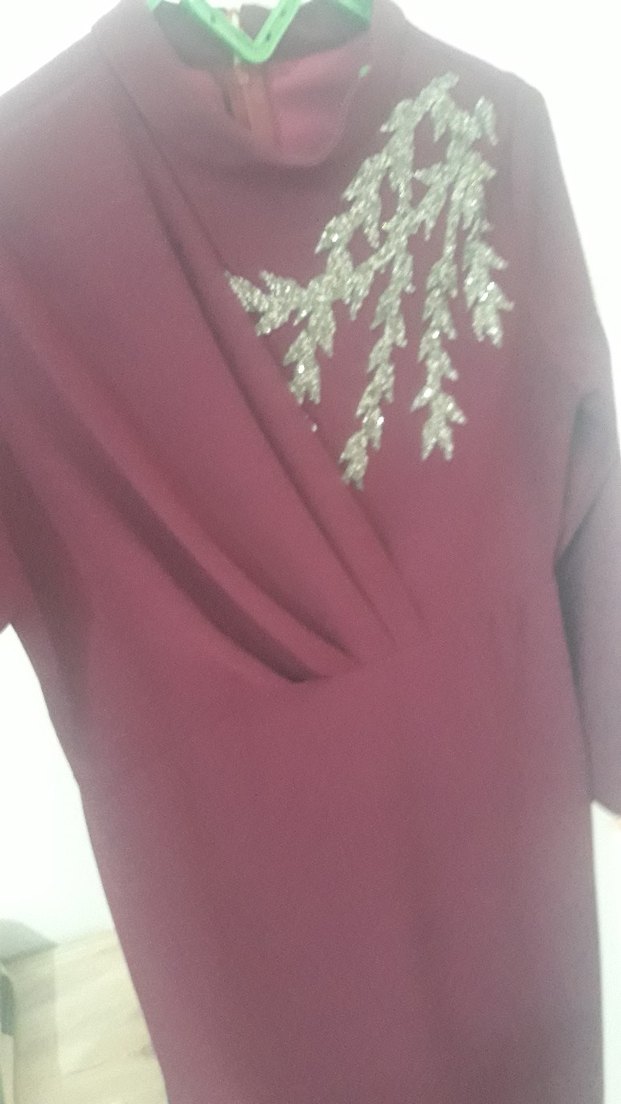 Bordo İşlemeli Drapeli Uzun Abiye Elbise - Görsel 4