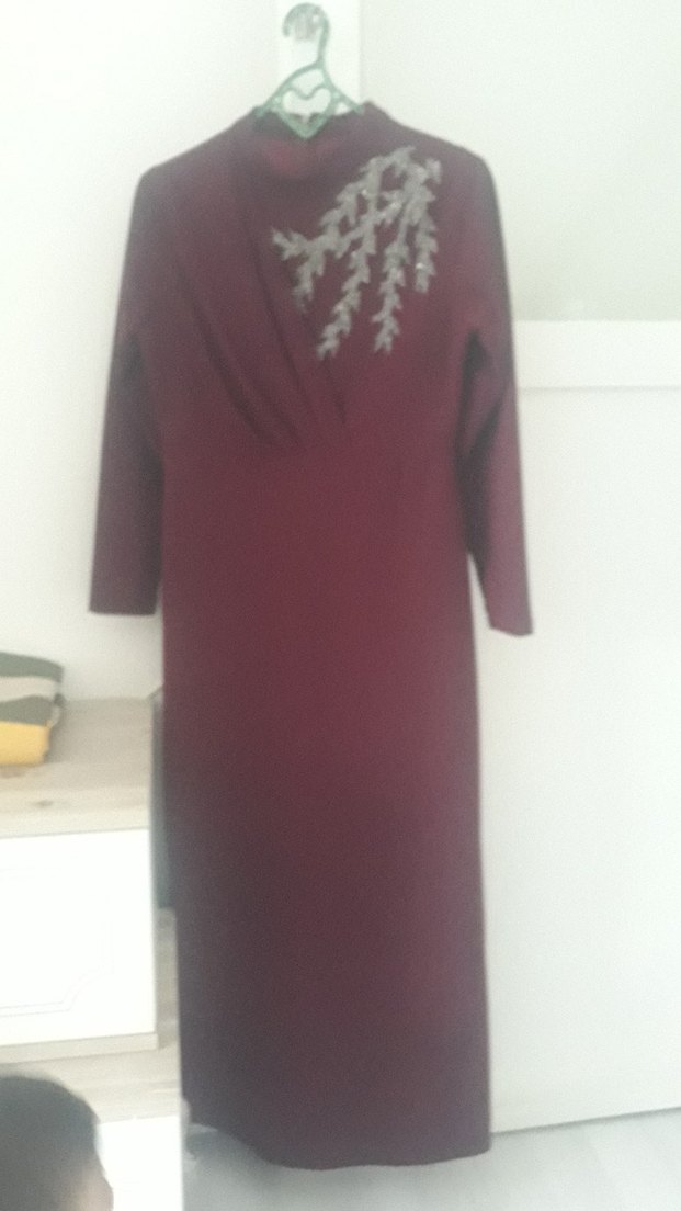 Bordo İşlemeli Drapeli Uzun Abiye Elbise - Görsel 5