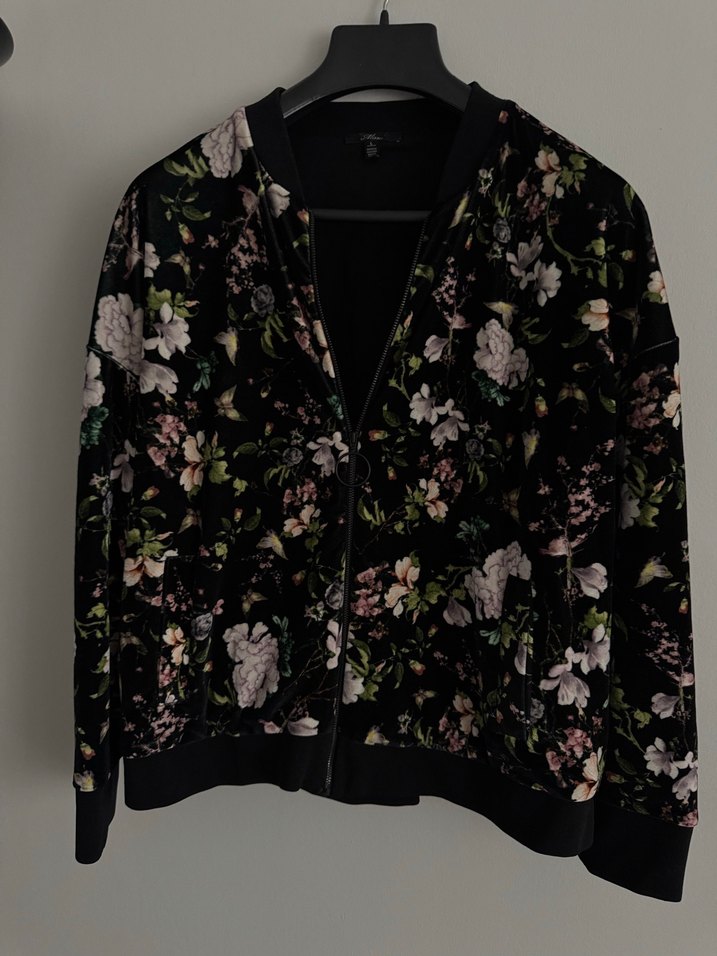 Mavi Çiçek Desenli Siyah Kadın Ceket - Görsel 2
