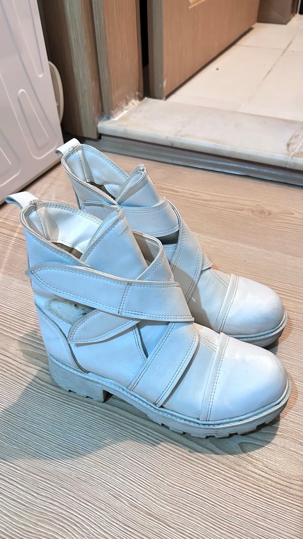 Beyaz Kadın Kemerli Dolgu Topuk Bot - Görsel 2