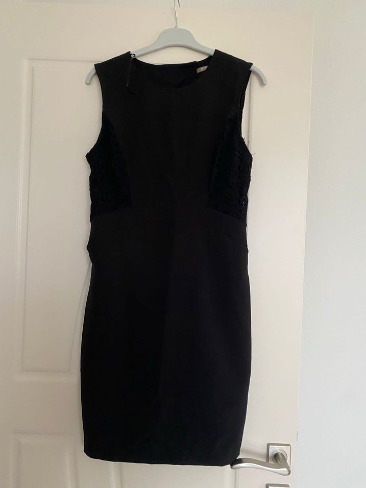 Dantel Detaylı Siyah V Yaka Midi Elbise - Görsel 2