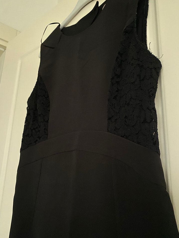 Dantel Detaylı Siyah V Yaka Midi Elbise - Görsel 3