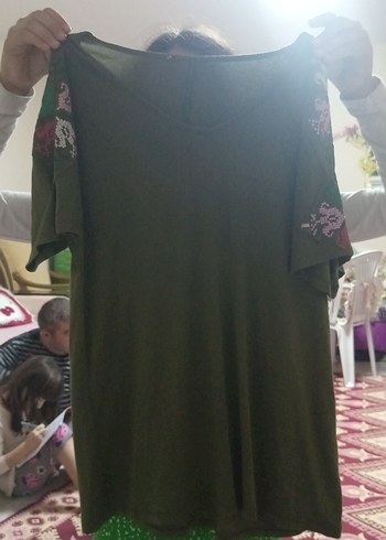 V Yaka Kısa Kollu Haki Midi Tunik - Görsel 2