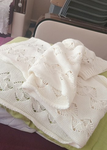 Beyaz Nakışlı Örgü Çocuk Bere ve Atkı Seti - Görsel 3