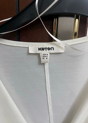 Beyaz V Yakalı Drapeli Kadın Bluz - Görsel 3