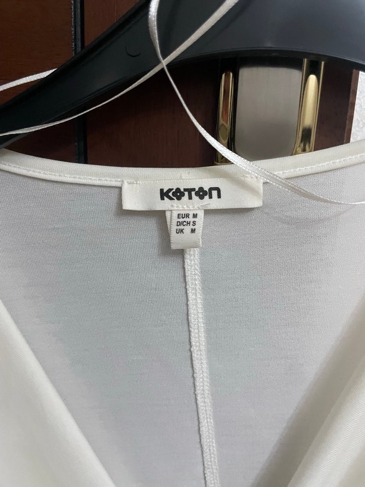 Beyaz V Yakalı Drapeli Kadın Bluz - Görsel 3