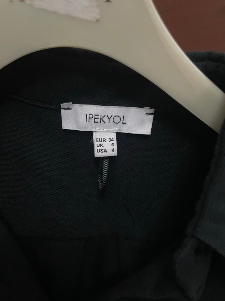 Siyah Düğmeli Kısa Kollu Kadın Gömlek - Görsel 3