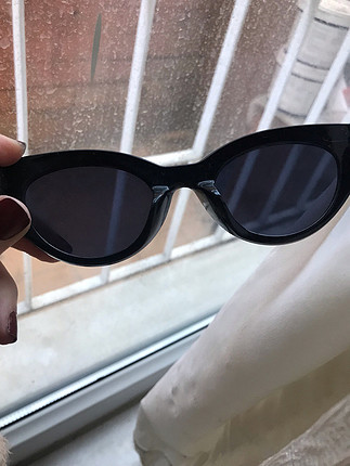 Siyah güneş gözlüğü