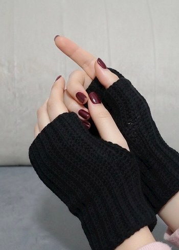 Siyah El Örgüsü Yarım Parmaksız Kadın Eldiveni - Görsel 2