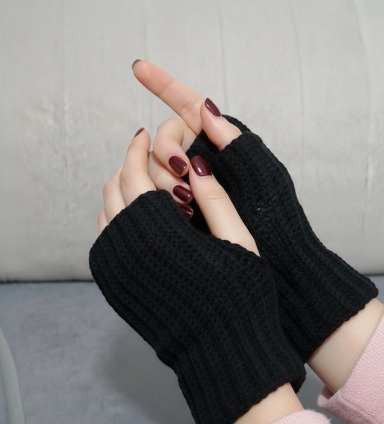 Siyah El Örgüsü Yarım Parmaksız Kadın Eldiveni - Görsel 2