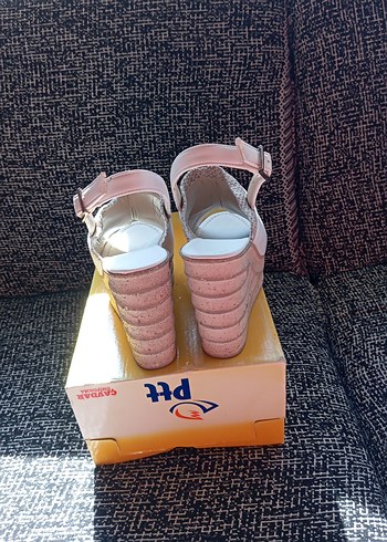 37 Beden beyaz Renk Tokalı Beyaz Dolgu Topuk Kadın Sandalet
