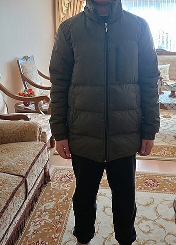 Diğer L beden şapkası takıp çikarılıyor cepte ve şapkada yırtık vardı