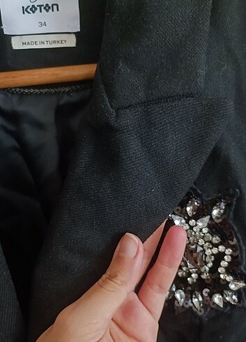 Arzu Sabancı tasarımı Koton Ceket