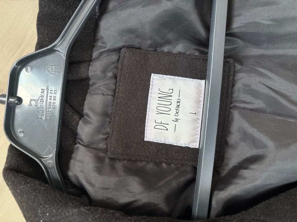 Çift Düğmeli Siyah Kaşe Kaban - Görsel 3